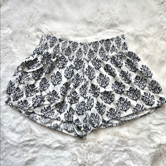 Pants - Mossimo Shorts Large